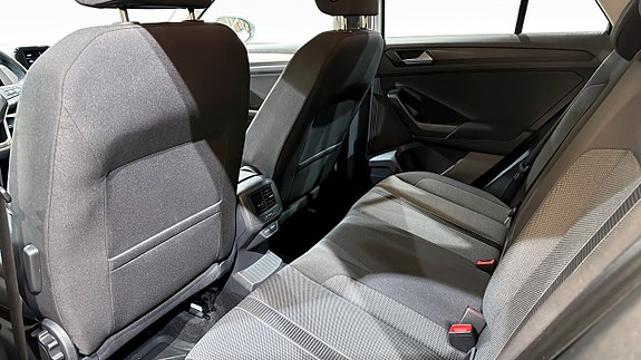 Volkswagen T-Roc 11 of 20