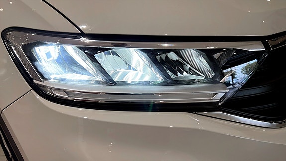 Volkswagen T-Roc 14 of 19
