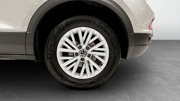Volkswagen T-Roc 6 of 19