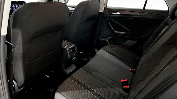Volkswagen T-Roc 11 of 19