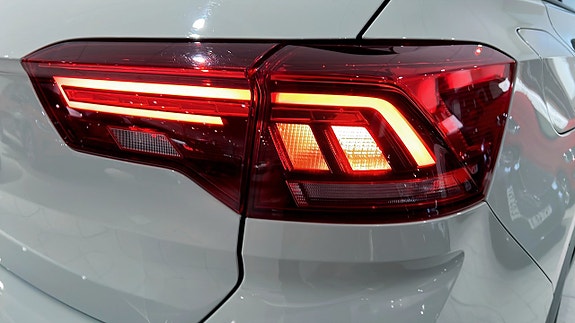 Volkswagen T-Roc 13 of 19