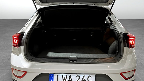 Volkswagen T-Roc 12 of 19