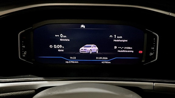 Volkswagen T-Roc 18 of 19