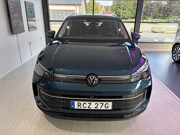 Volkswagen Tiguan 2 of 8