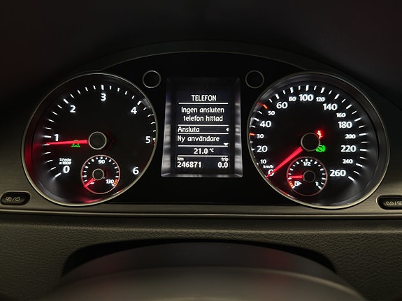 Volkswagen Passat 14 of 30