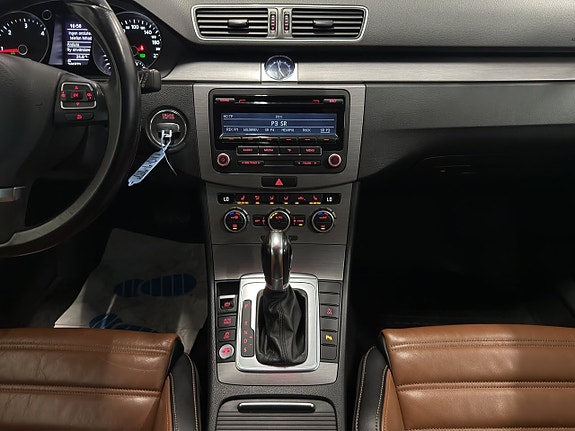 Volkswagen Passat 15 of 30