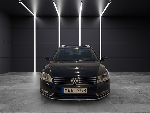 Volkswagen Passat 2 of 30