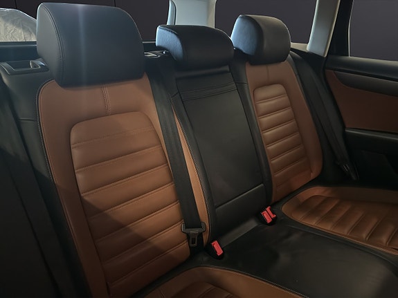 Volkswagen Passat 11 of 30