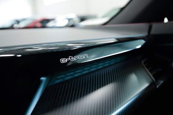 Audi e-tron 17 of 20