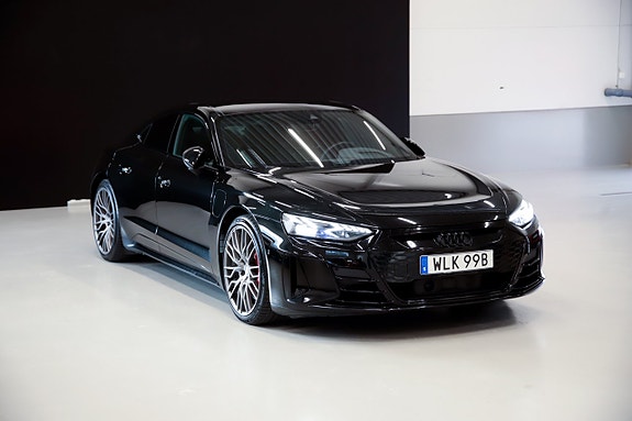 Audi e-tron 4 of 20