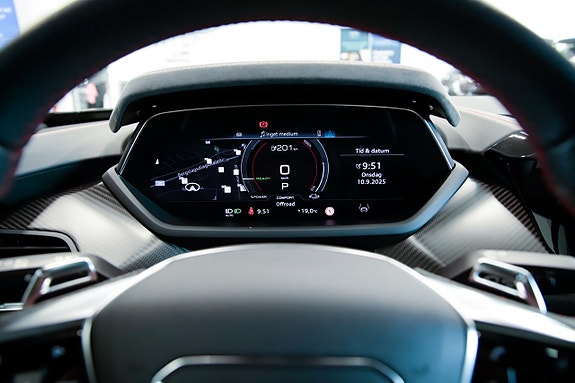Audi e-tron 11 of 20