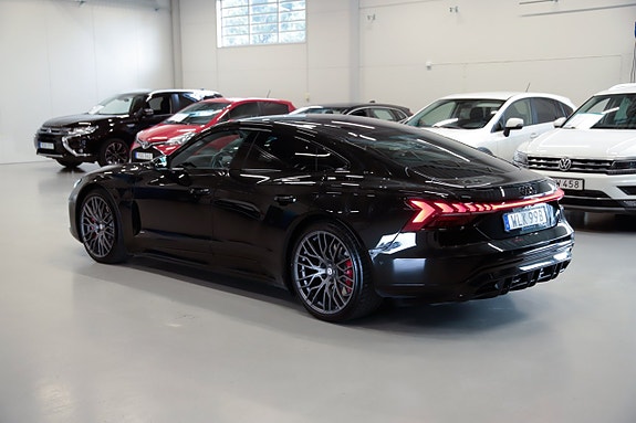 Audi e-tron 3 of 20