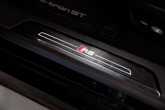 Audi e-tron 9 of 20
