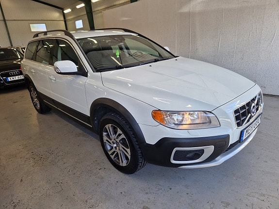 Volvo XC70 2 of 19