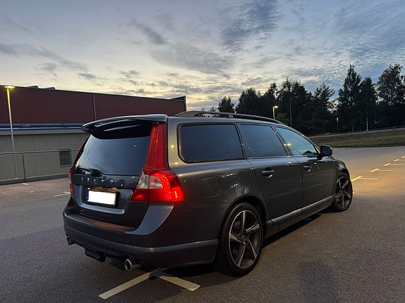 Volvo V70 3 of 12