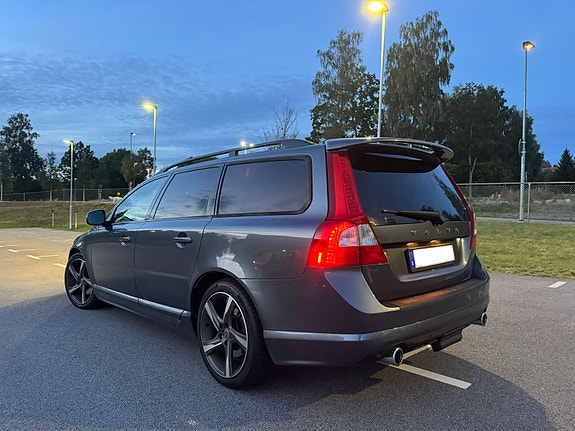 Volvo V70 2 of 12