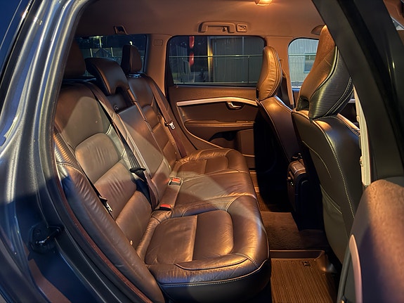 Volvo V70 11 of 12