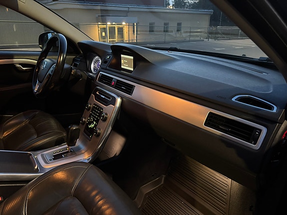 Volvo V70 9 of 12