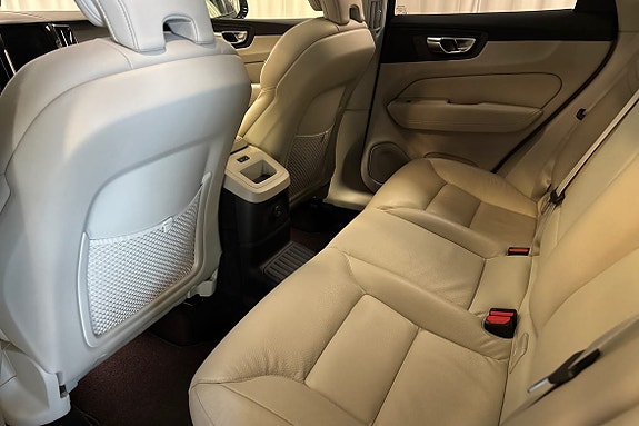 Volvo XC60 12 of 26