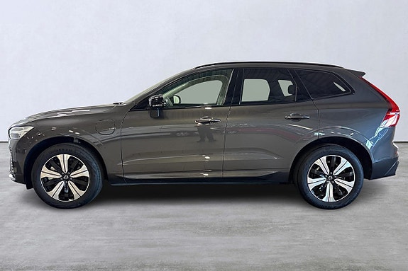 Volvo XC60 2 of 26