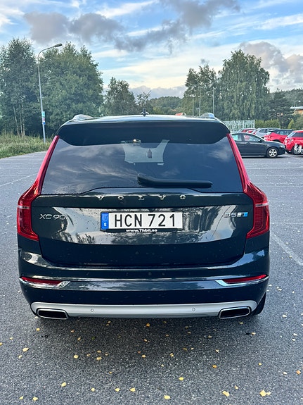 Volvo XC90 3 of 5