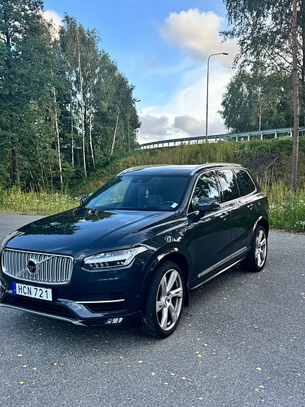Volvo XC90 2 of 5