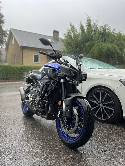 Yamaha MT-10 3 of 4