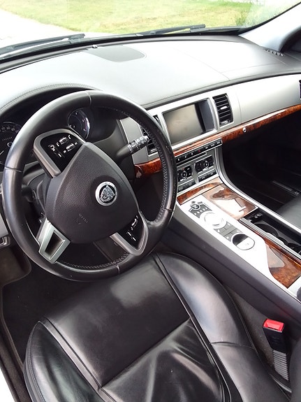 Jaguar XF 3 of 10