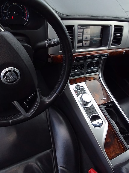 Jaguar XF 5 of 10