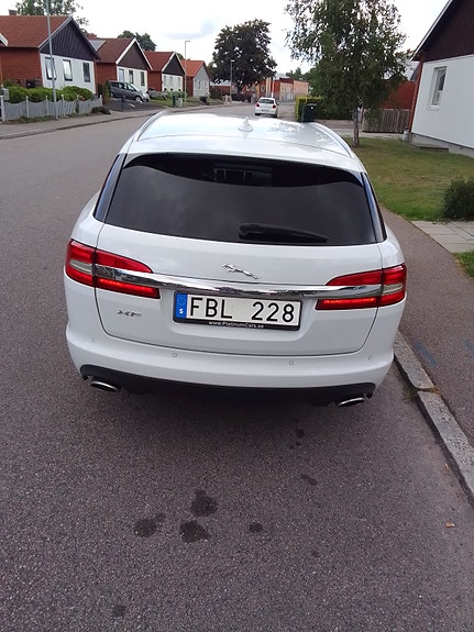 Jaguar XF 4 of 10