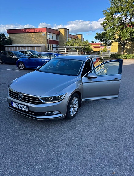 Volkswagen Passat 2 of 7