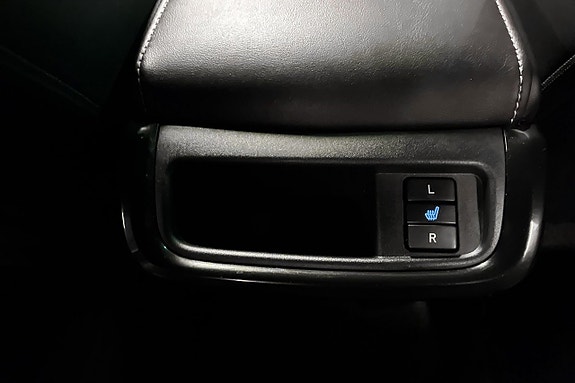 Toyota HiLux 19 of 22