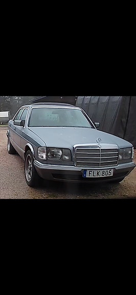 Mercedes-Benz 280 SE 2 of 6