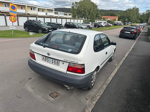 Toyota Corolla 3 of 9