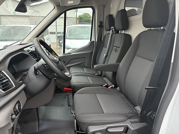 Ford Transit 8 of 12