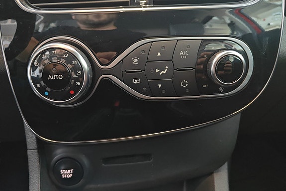 Renault Clio 15 of 18