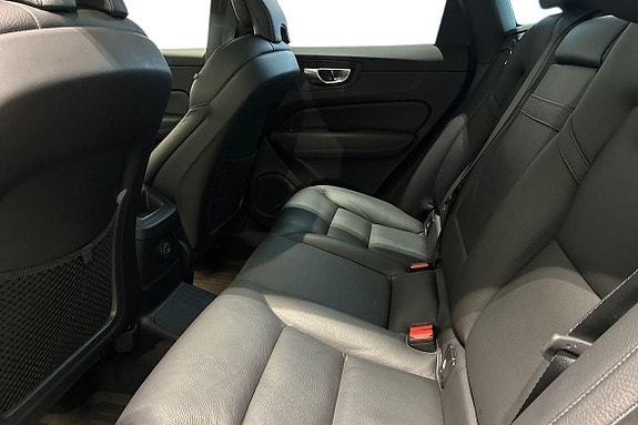 Volvo XC60 13 of 25