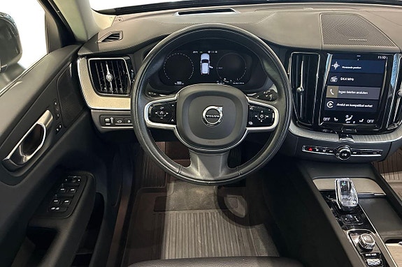 Volvo XC60 11 of 25