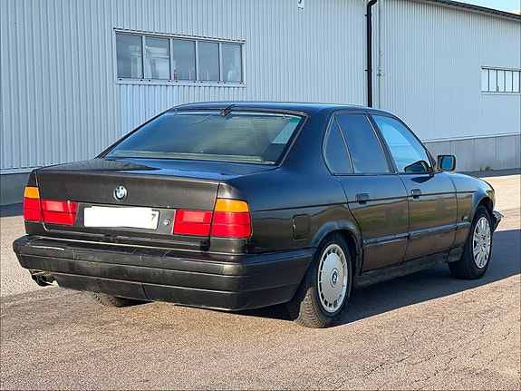 BMW 525 3 of 17