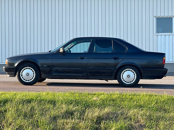 BMW 525 8 of 17