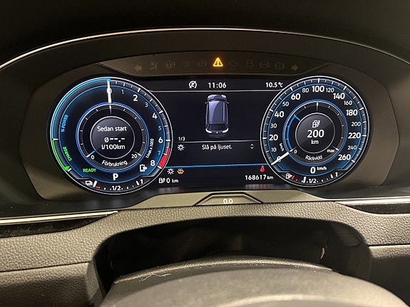 Volkswagen Passat 19 of 21