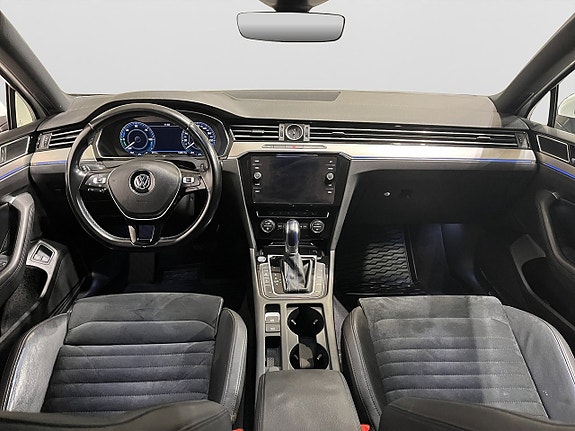 Volkswagen Passat 12 of 21
