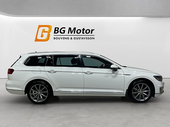 Volkswagen Passat 3 of 21