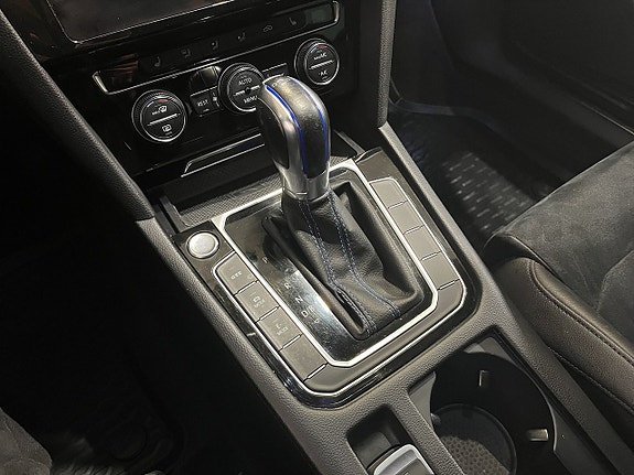 Volkswagen Passat 16 of 21