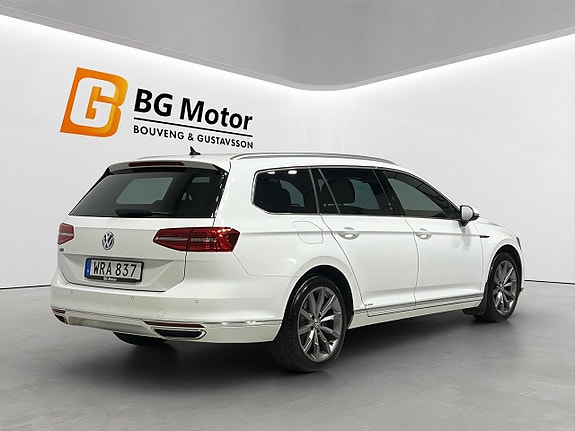 Volkswagen Passat 4 of 21
