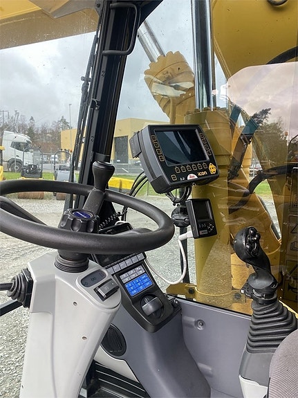 Komatsu PW148-10 6 of 9