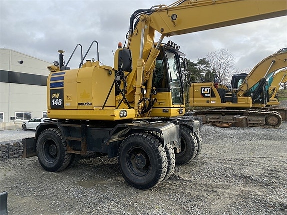 Komatsu PW148-10 2 of 9