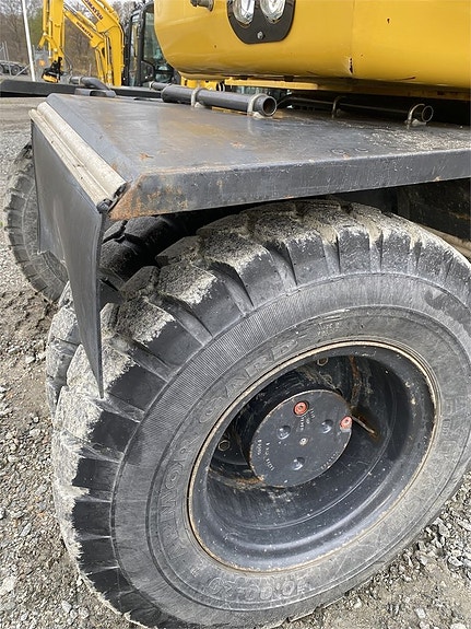 Komatsu PW148-10 5 of 9