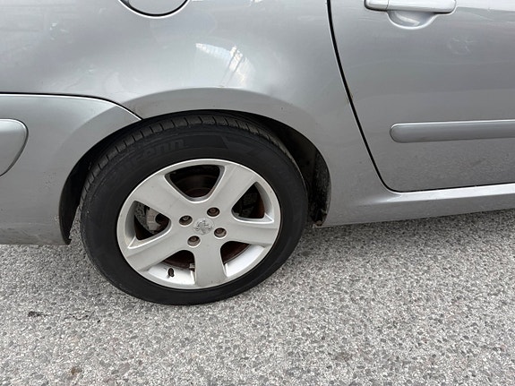 Peugeot 307 SW 15 of 21