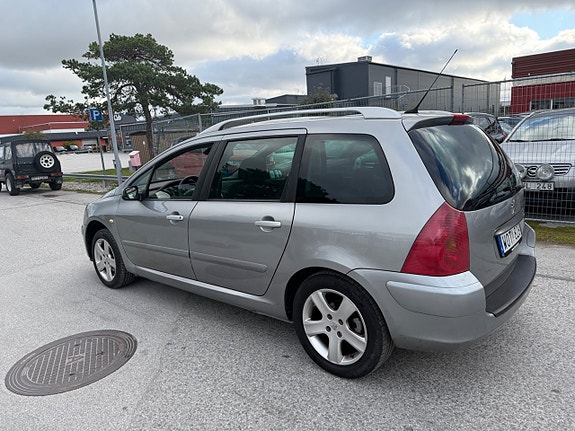Peugeot 307 SW 16 of 21